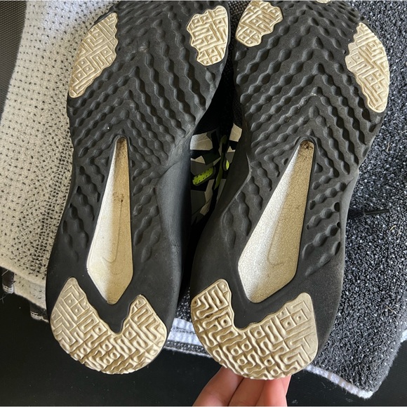 Nike Shoes - Picture 4 of 5